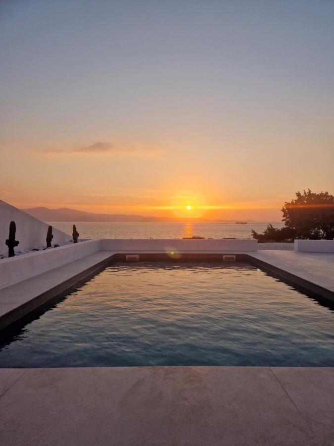 Seanfinity Beachfront Suites Mikri Vigla Esterno foto