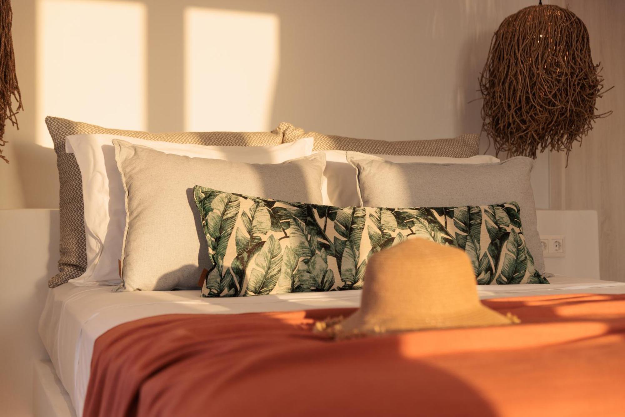 Seanfinity Beachfront Suites Mikri Vigla Esterno foto