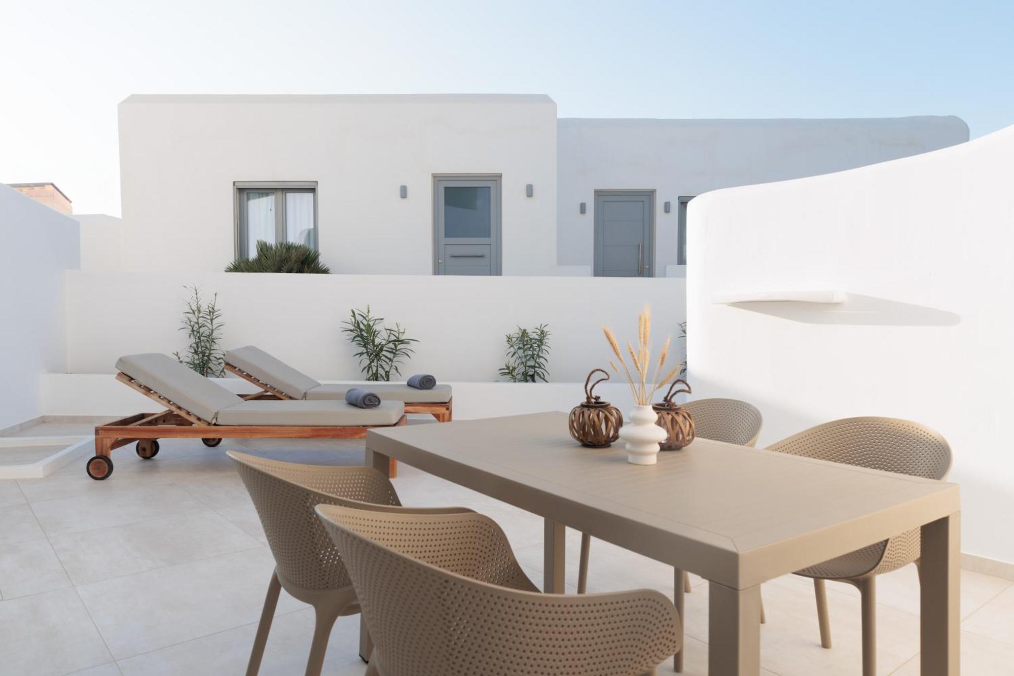 Seanfinity Beachfront Suites Mikri Vigla Esterno foto