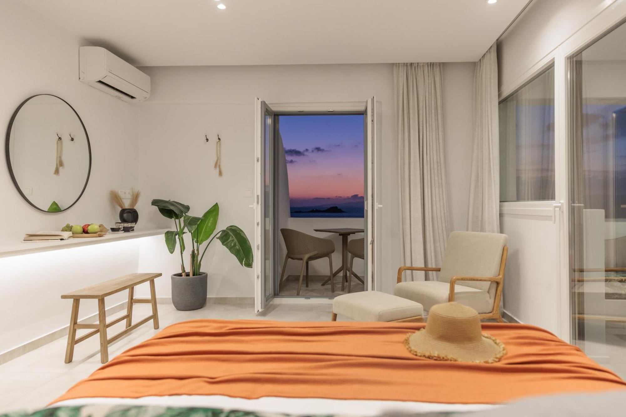 Seanfinity Beachfront Suites Mikri Vigla Esterno foto