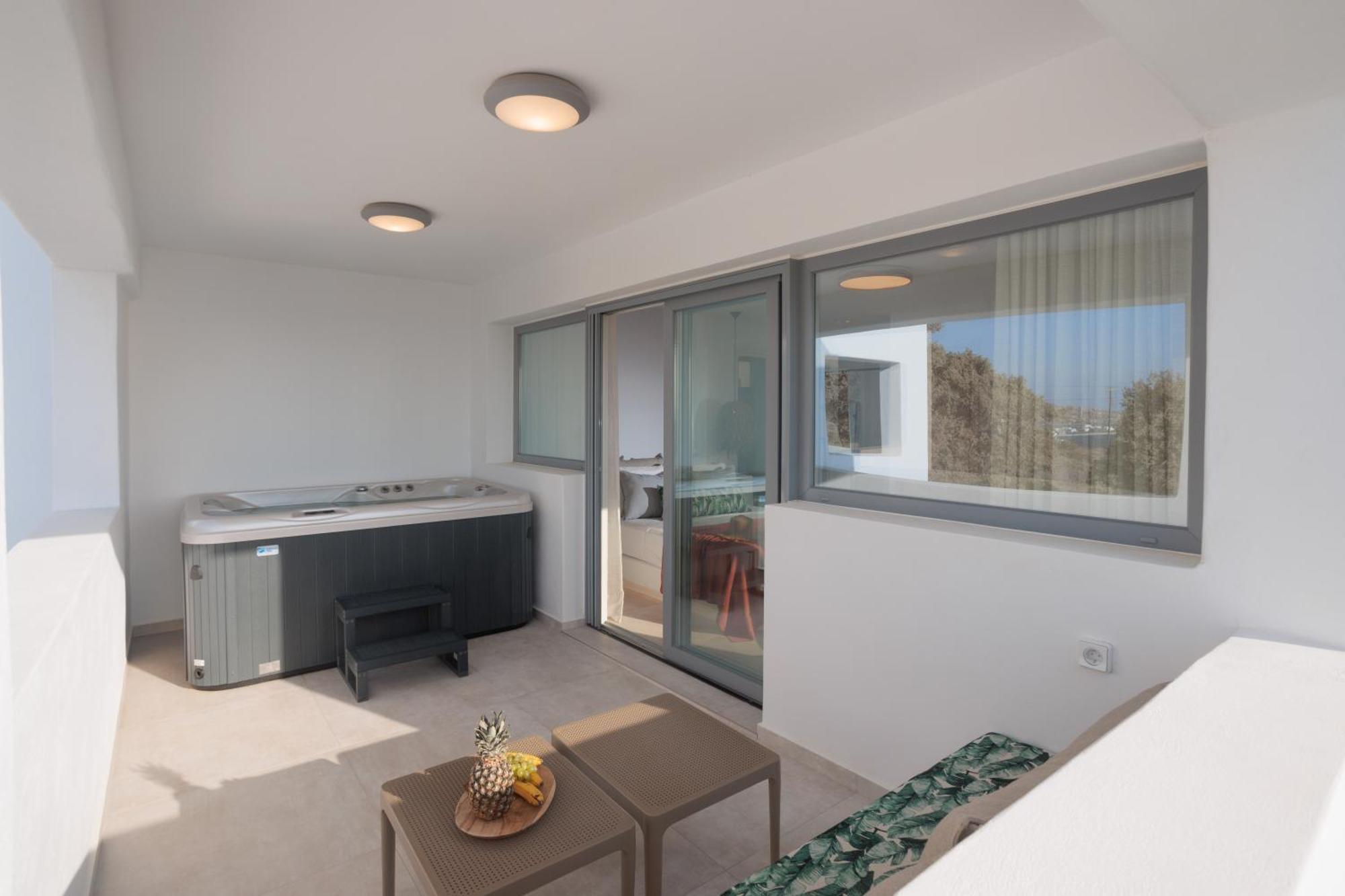 Seanfinity Beachfront Suites Mikri Vigla Esterno foto