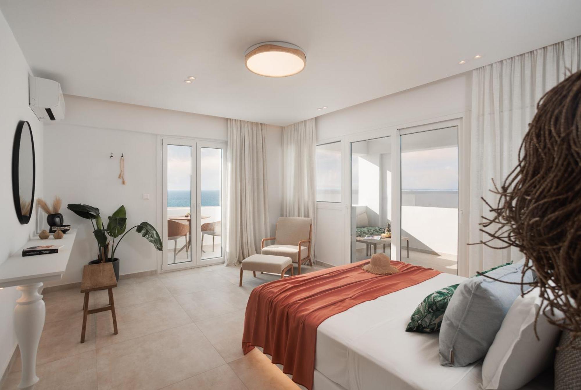 Seanfinity Beachfront Suites Mikri Vigla Esterno foto