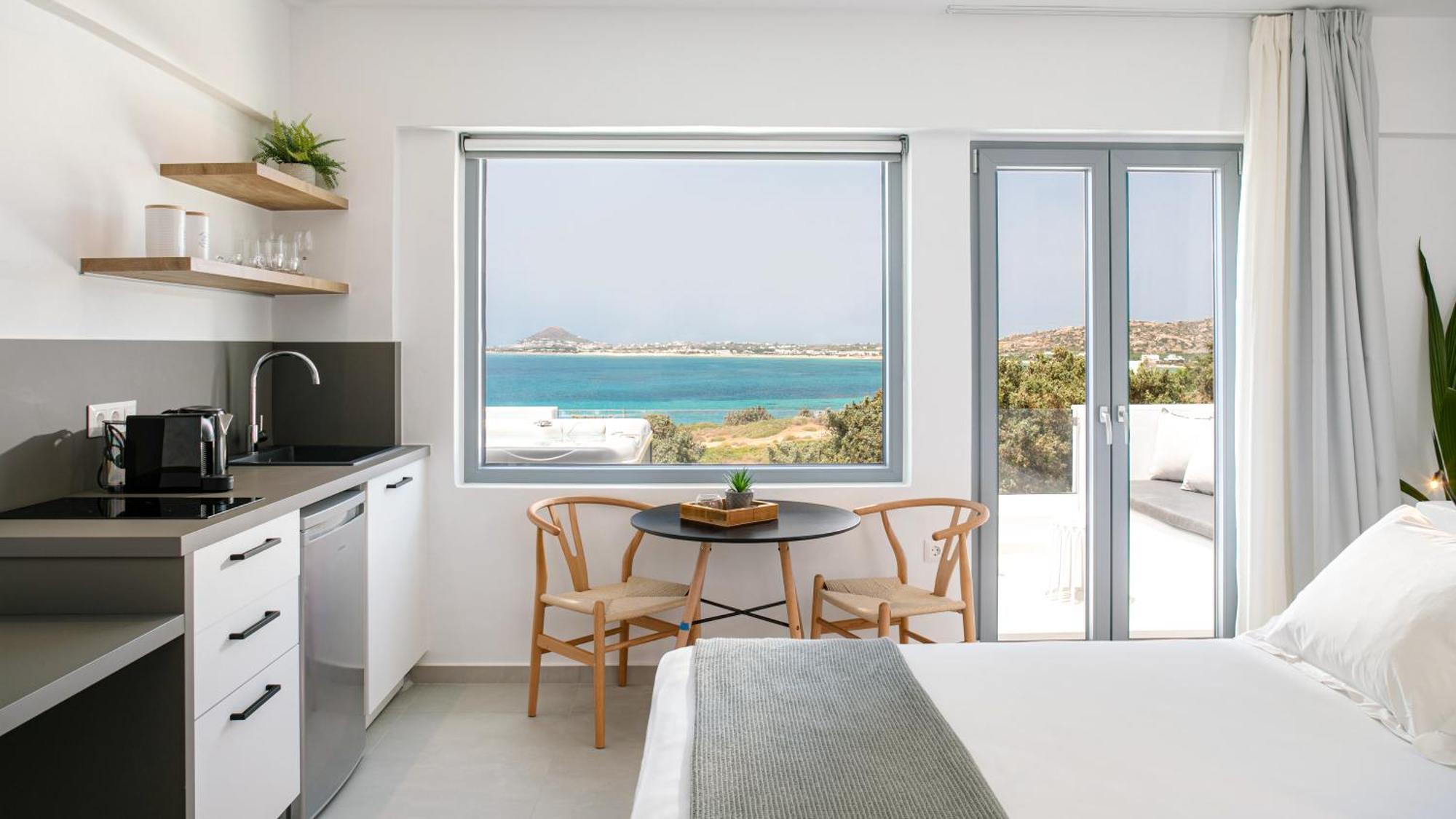 Seanfinity Beachfront Suites Mikri Vigla Esterno foto