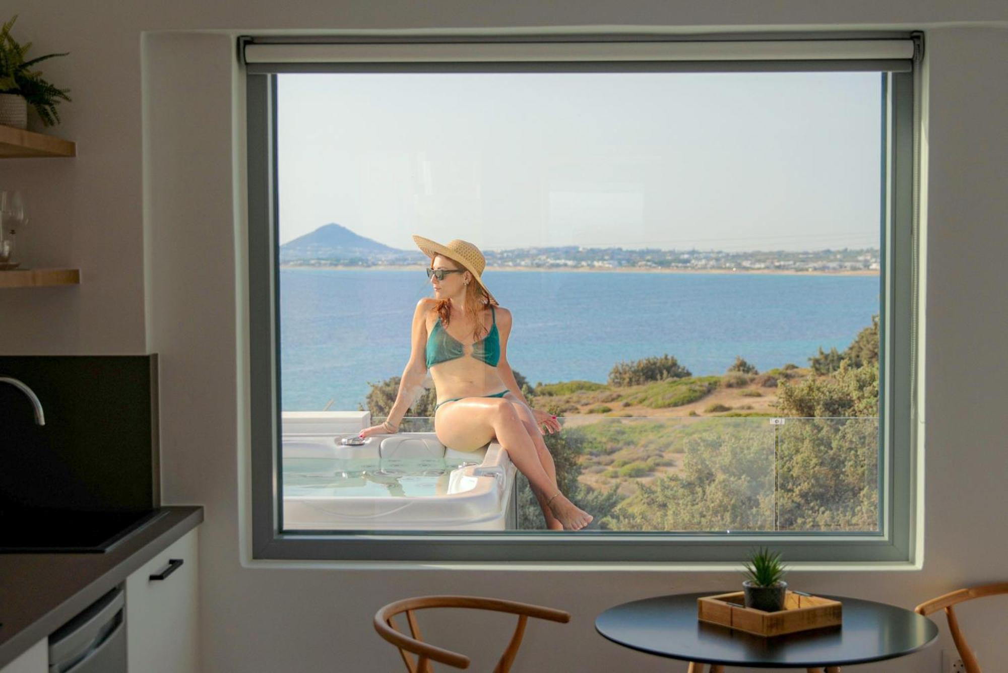 Seanfinity Beachfront Suites Mikri Vigla Esterno foto